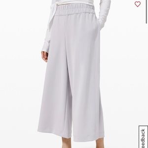 Seek Softness MR Crop wide leg lilac Lululemon